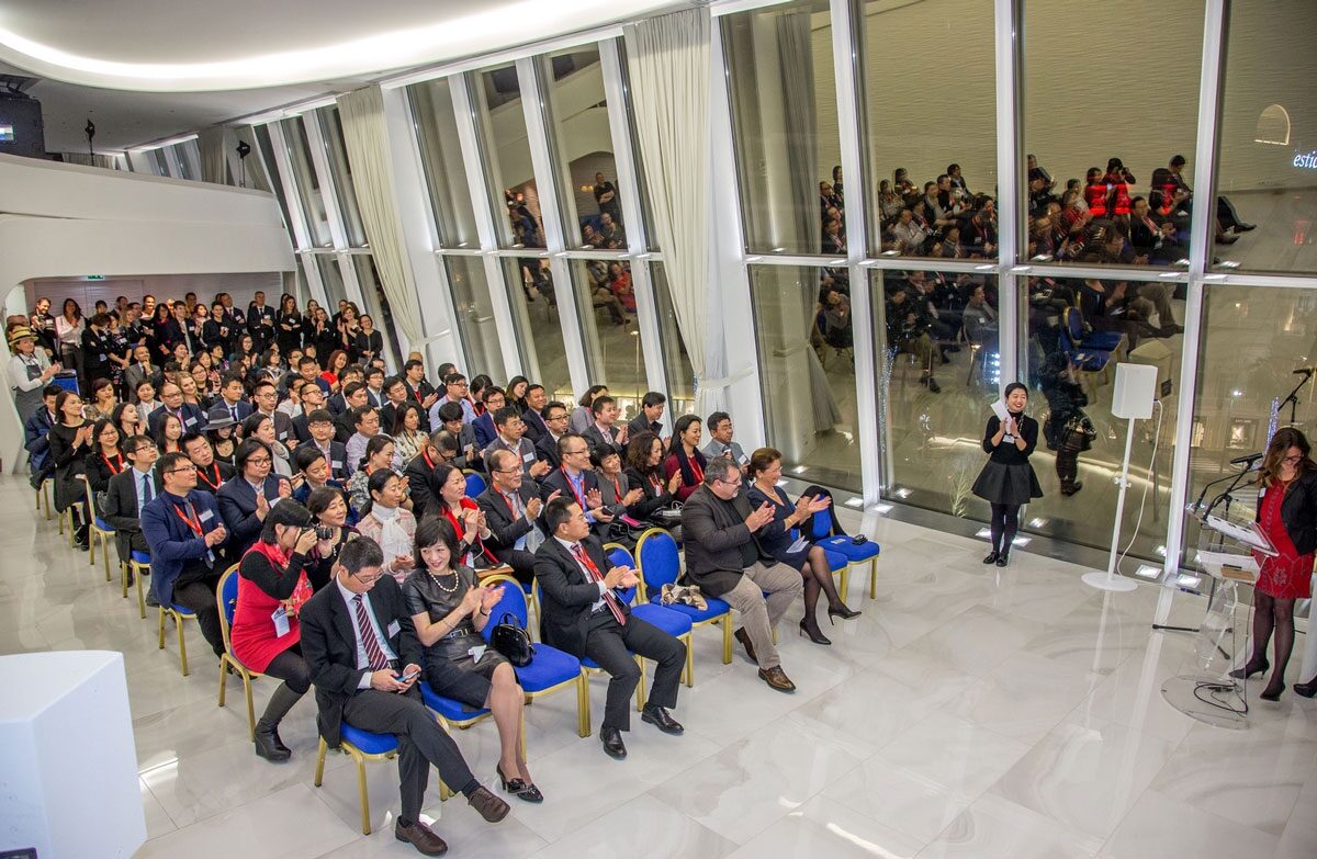 China Workshop 买家代表团在戛纳影节宫参与推介会